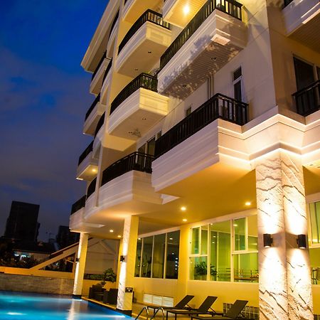 Patio Luxury Suites Bangkok Exterior foto