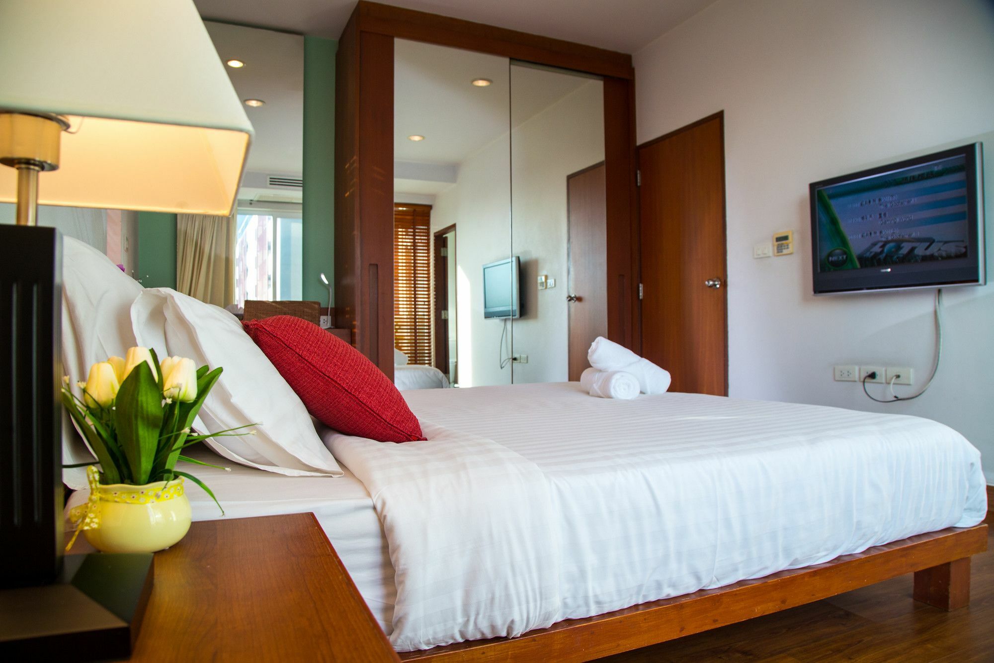 Patio Luxury Suites Bangkok Exterior foto