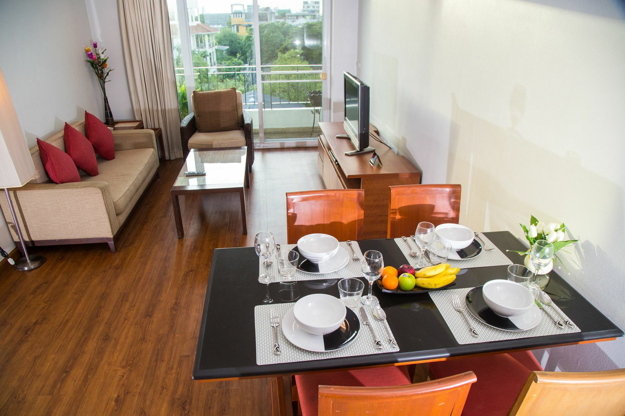 Patio Luxury Suites Bangkok Exterior foto